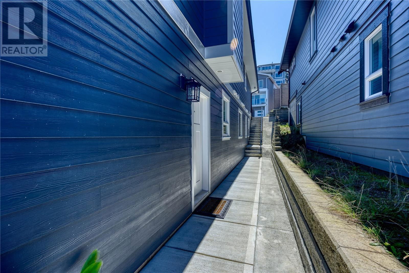 138 ROYAL PACIFIC WAY Image 77
