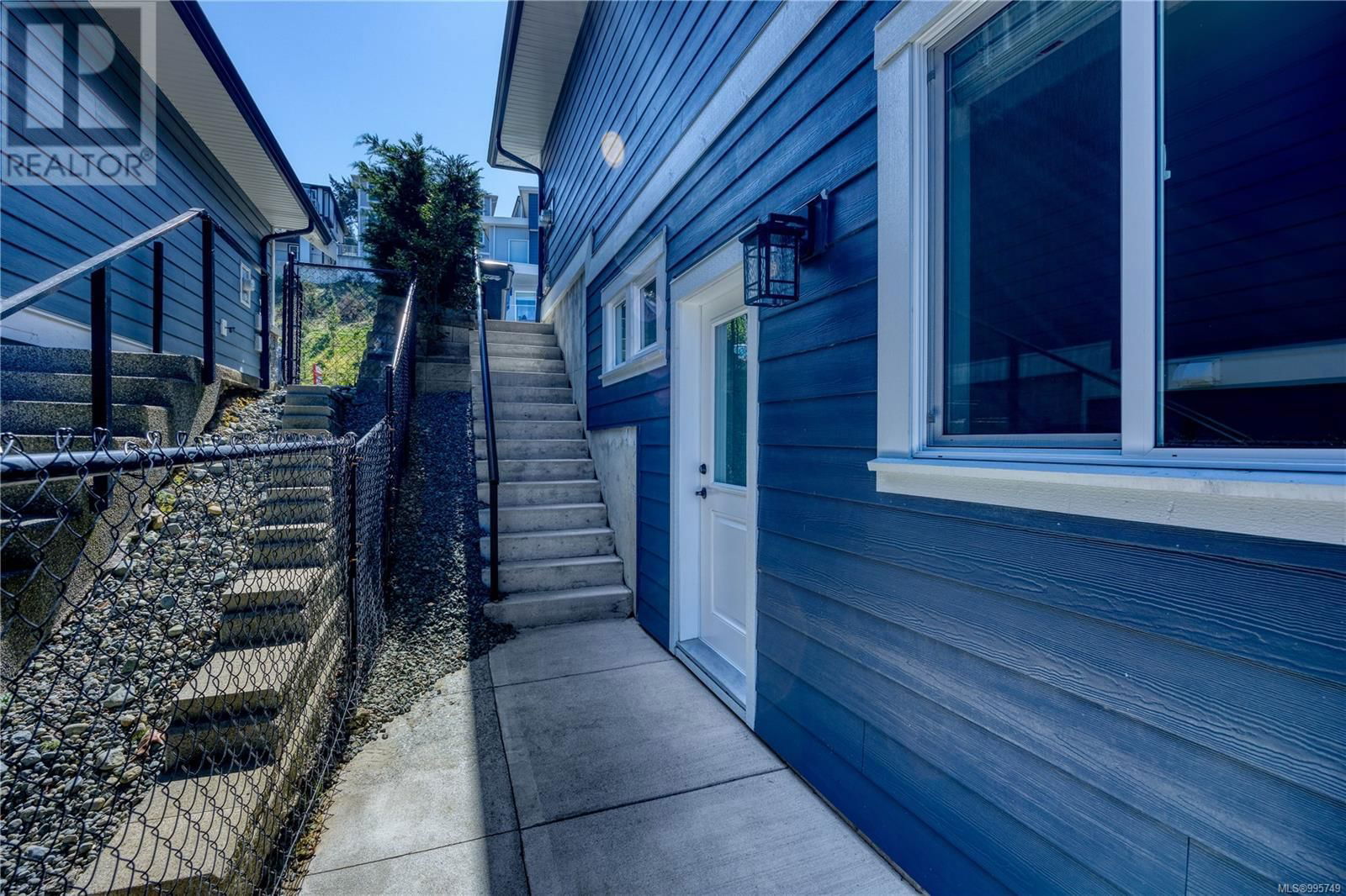 138 ROYAL PACIFIC WAY Image 78