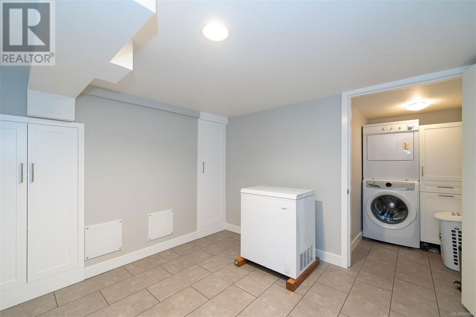 1584 ATHLONE DRIVE Image 29