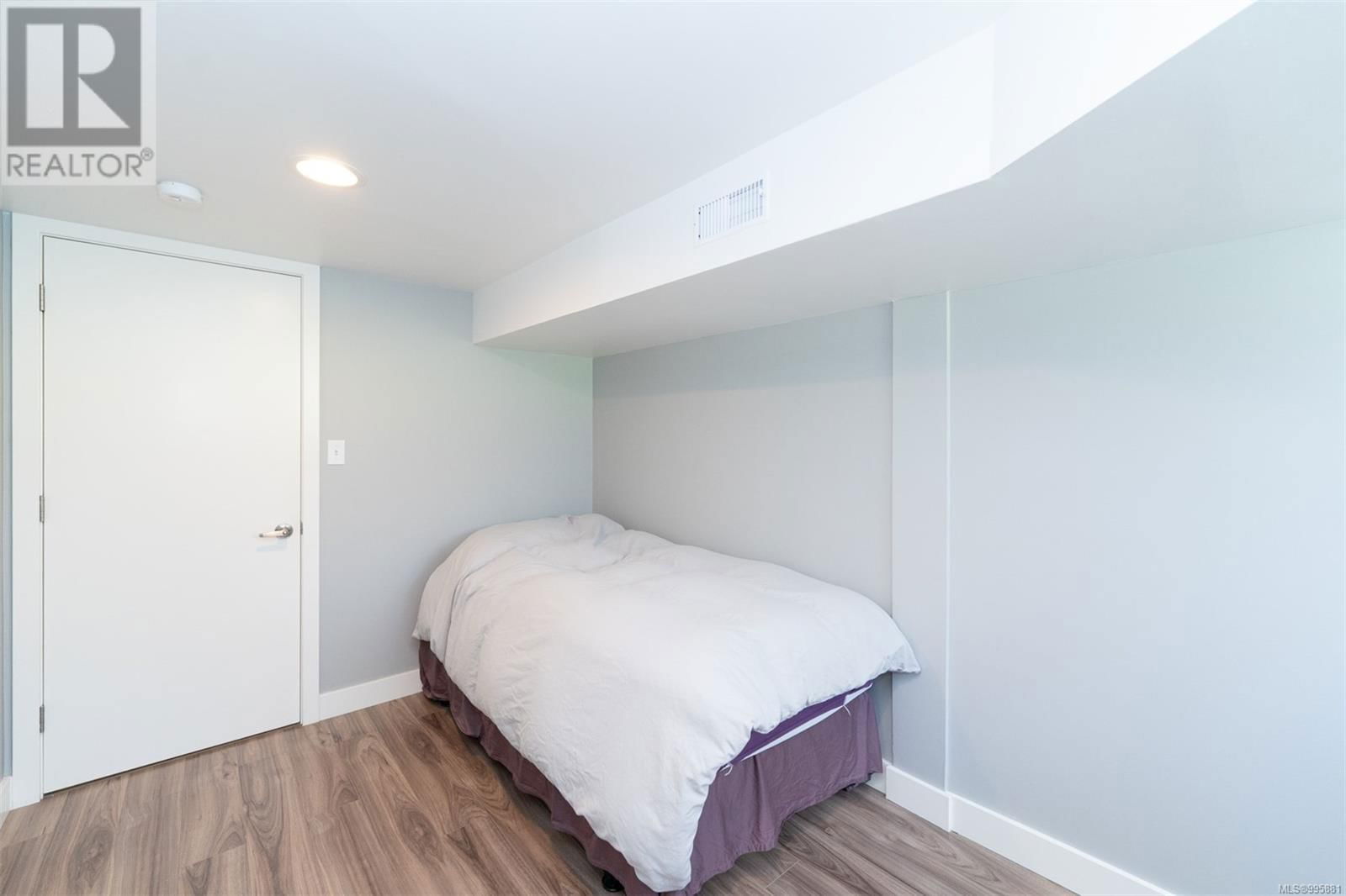 1584 ATHLONE DRIVE Image 34