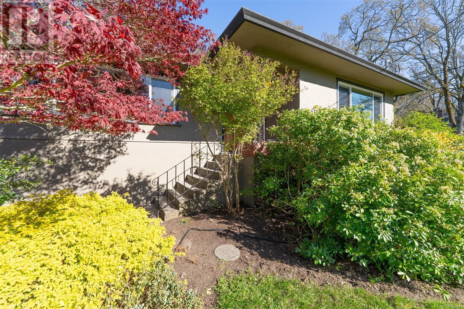 1584 ATHLONE DRIVE Image 42