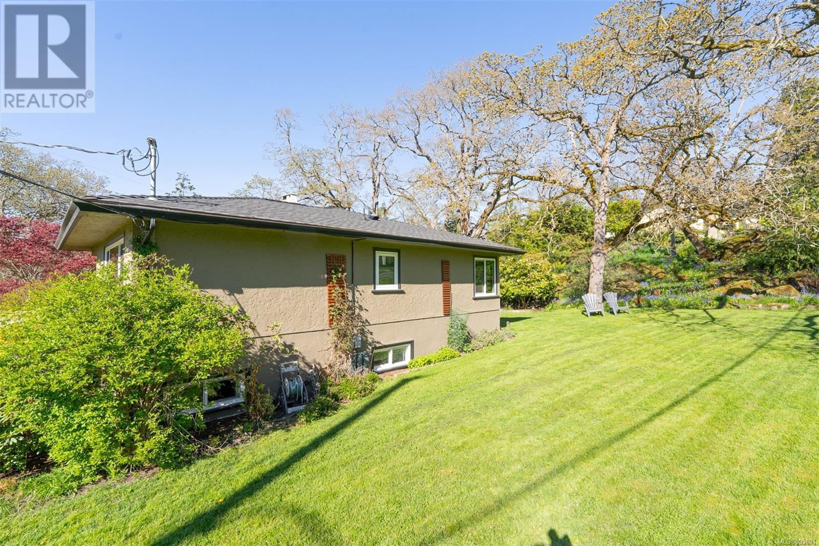 1584 ATHLONE DRIVE Image 47