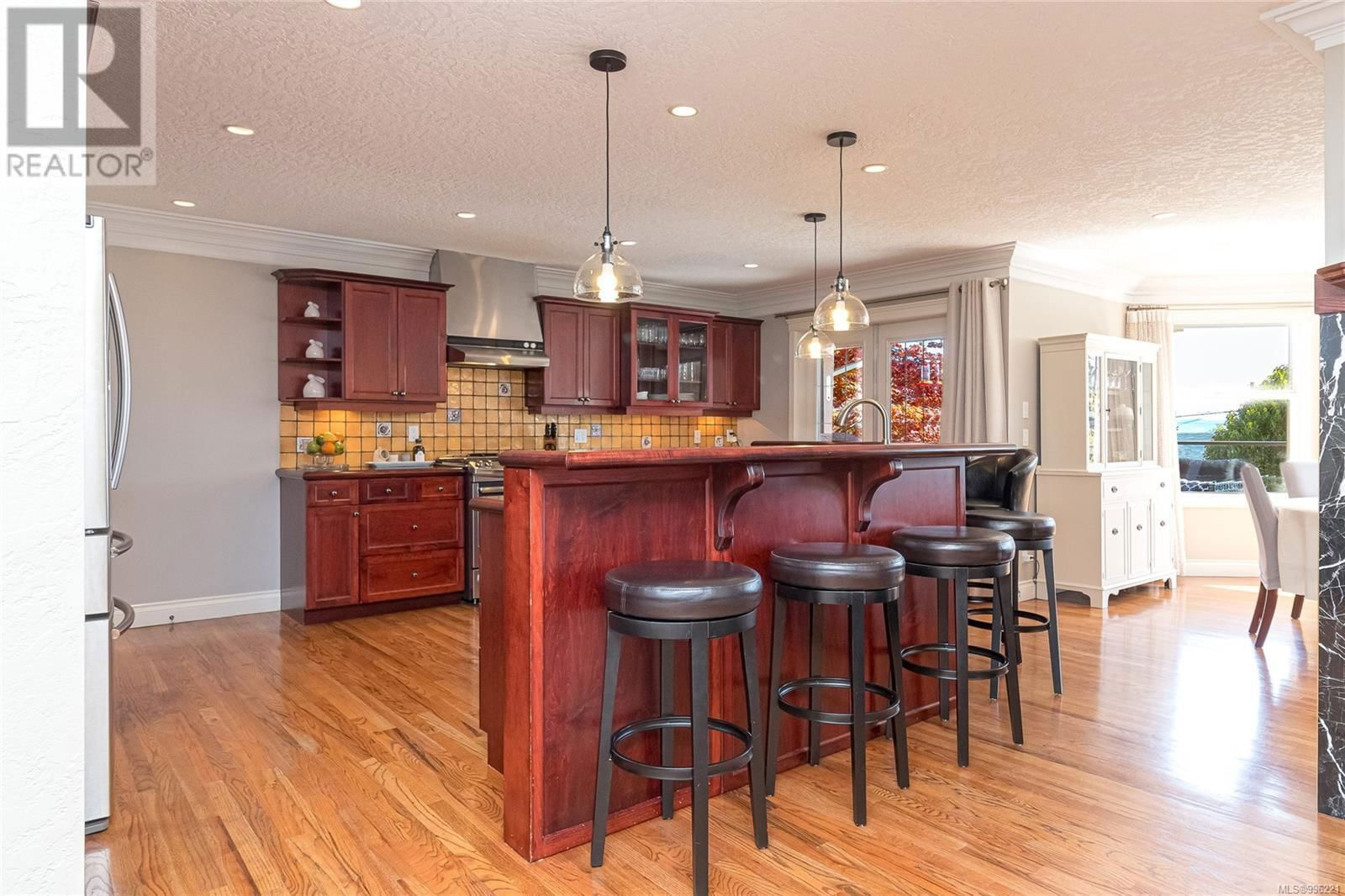 986 GLORIA PLACE Image 11