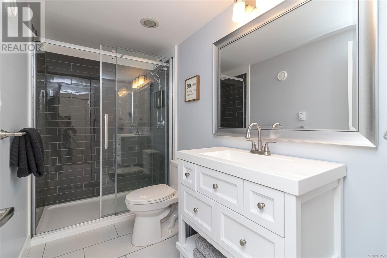 986 GLORIA PLACE Image 22