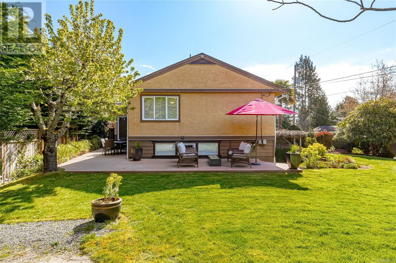 986 GLORIA PLACE Image 28