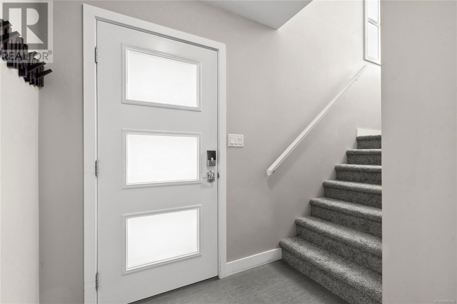 541 MARISA STREET Image 15
