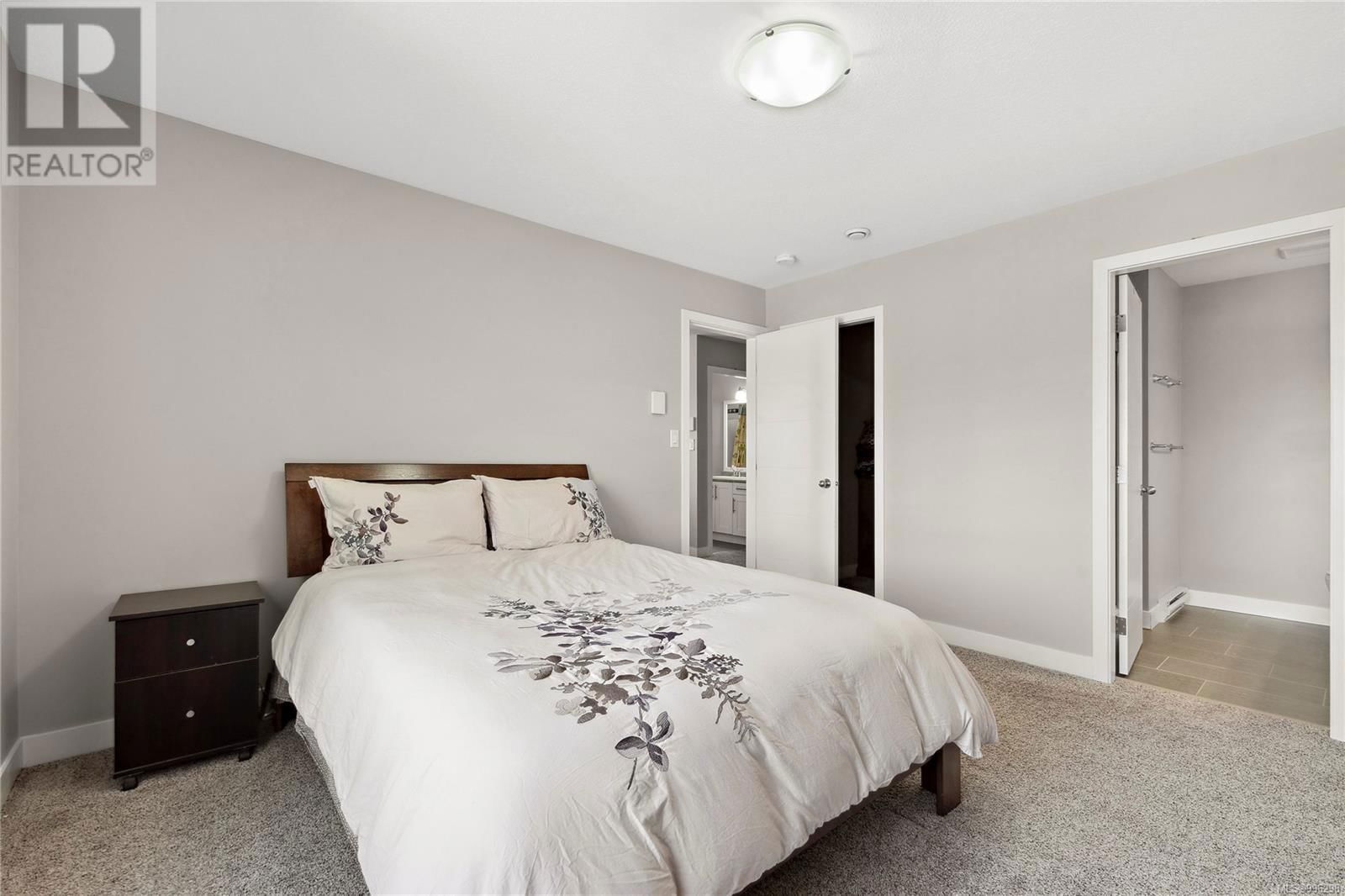 541 MARISA STREET Image 19