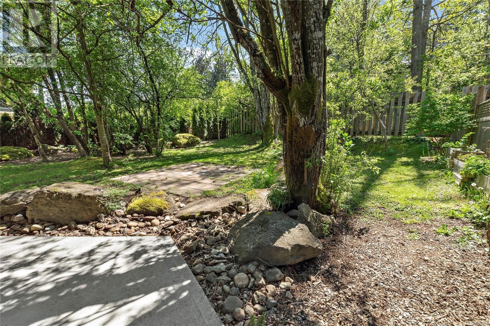 541 MARISA STREET Image 33