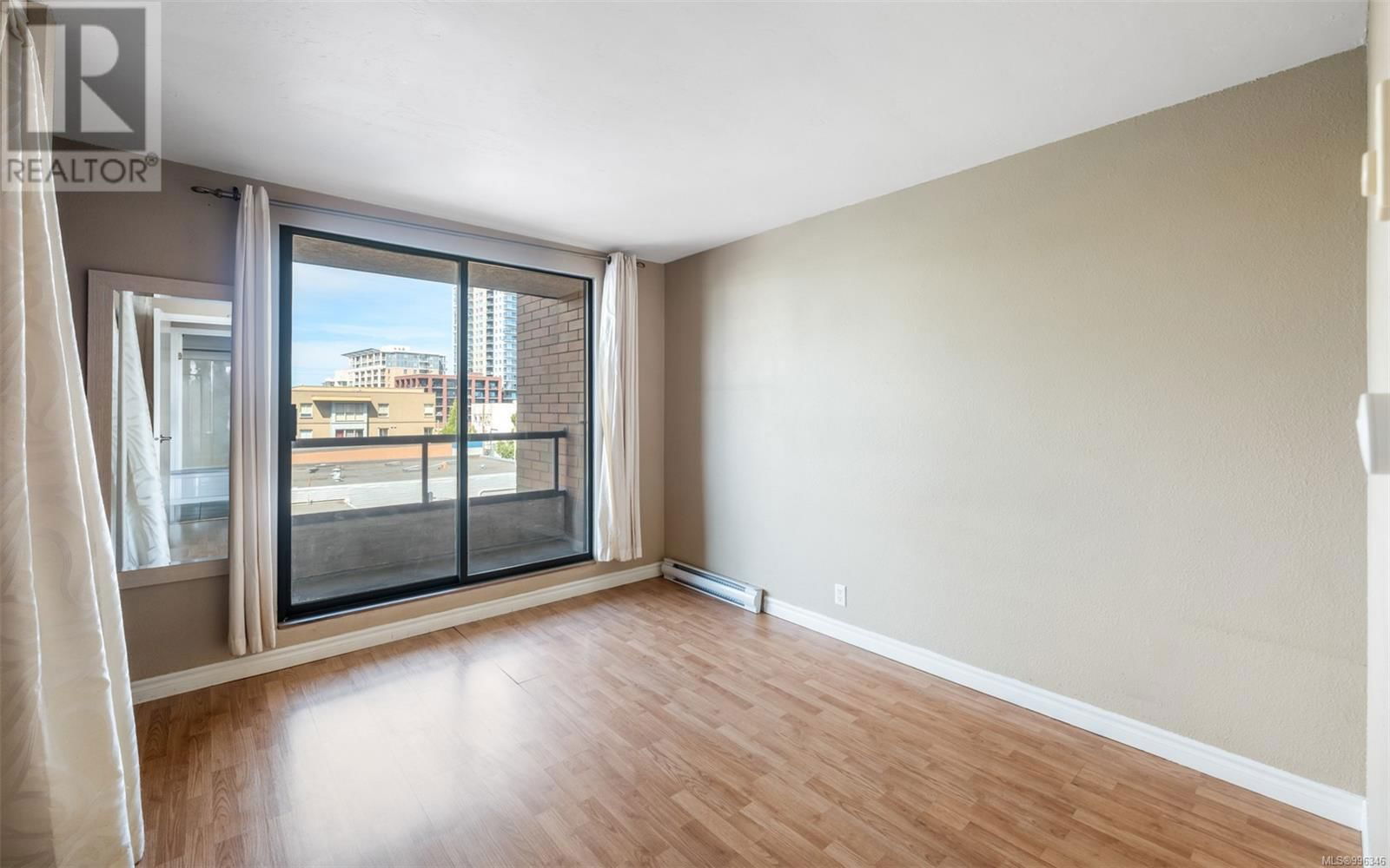 404 - 1630 QUADRA STREET Image 4