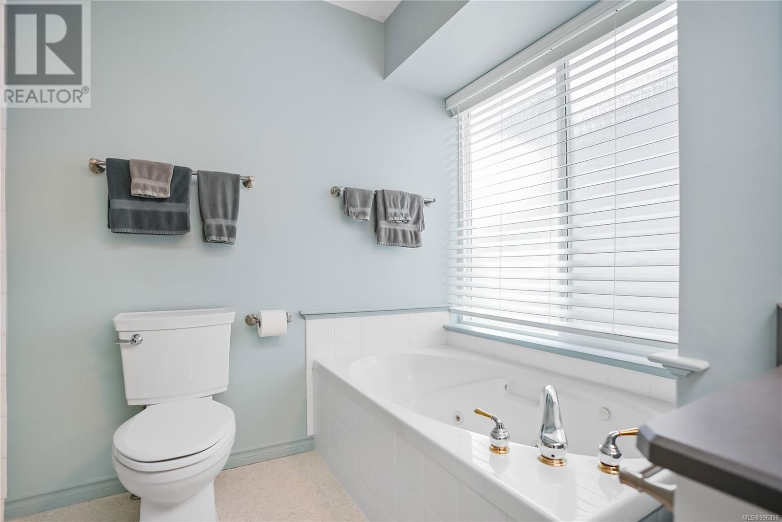 808 COUNTRY CLUB DRIVE Image 43