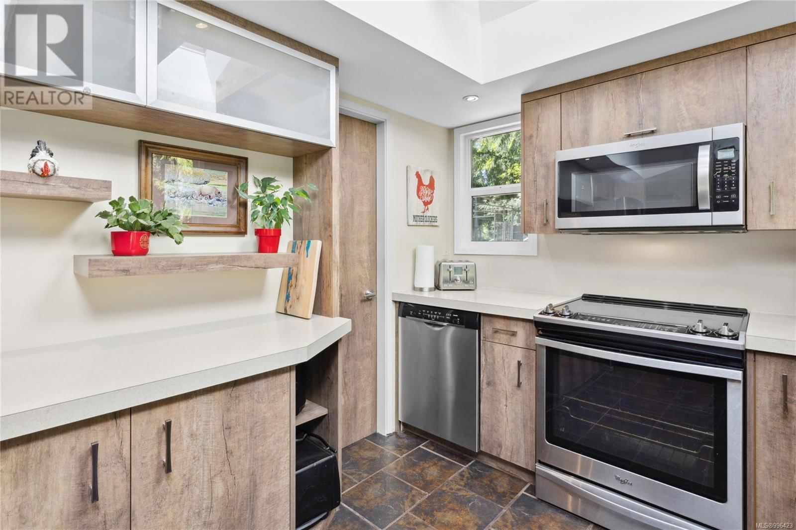 658 MARTINDALE ROAD Image 10