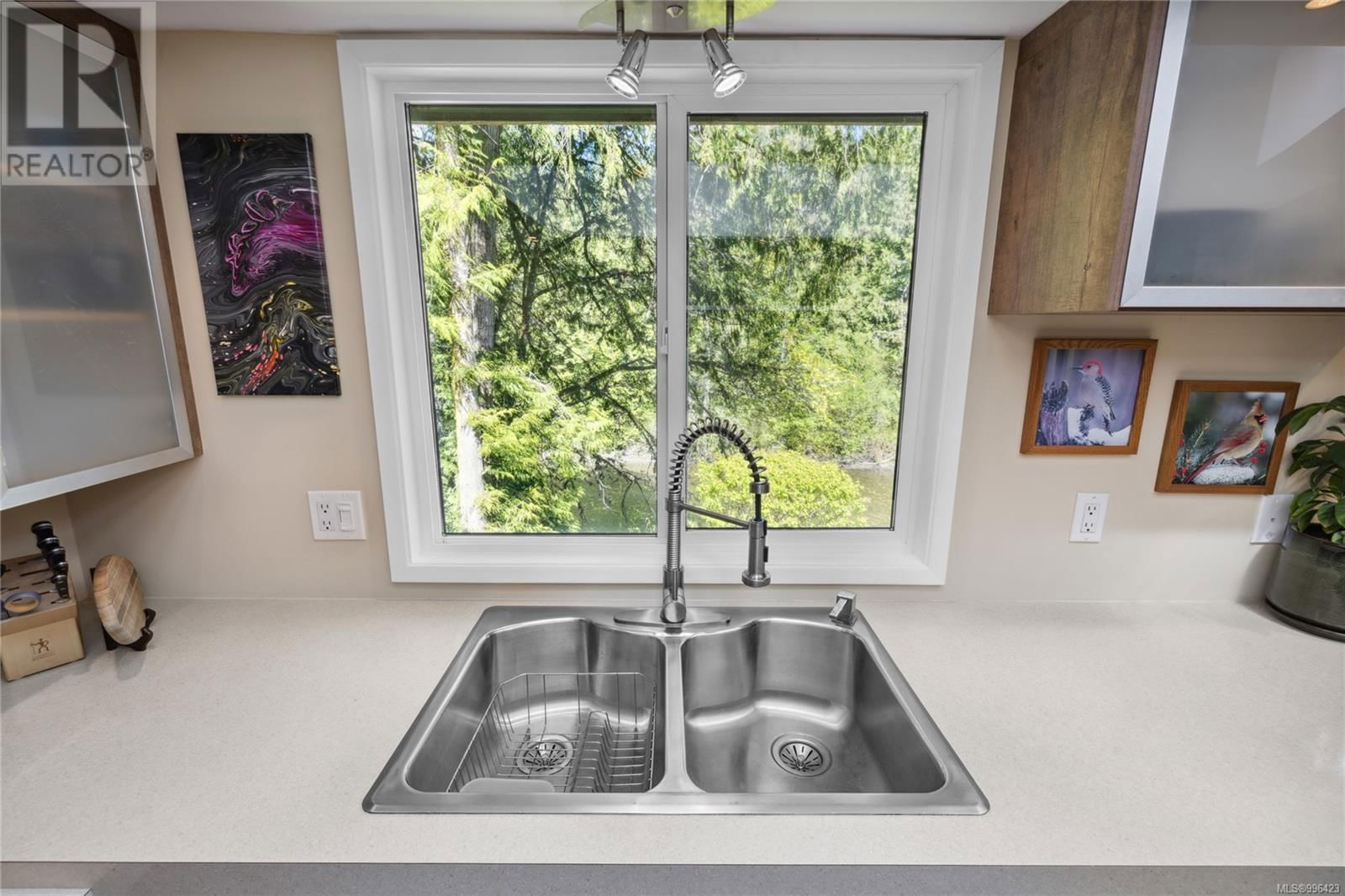 658 MARTINDALE ROAD Image 11