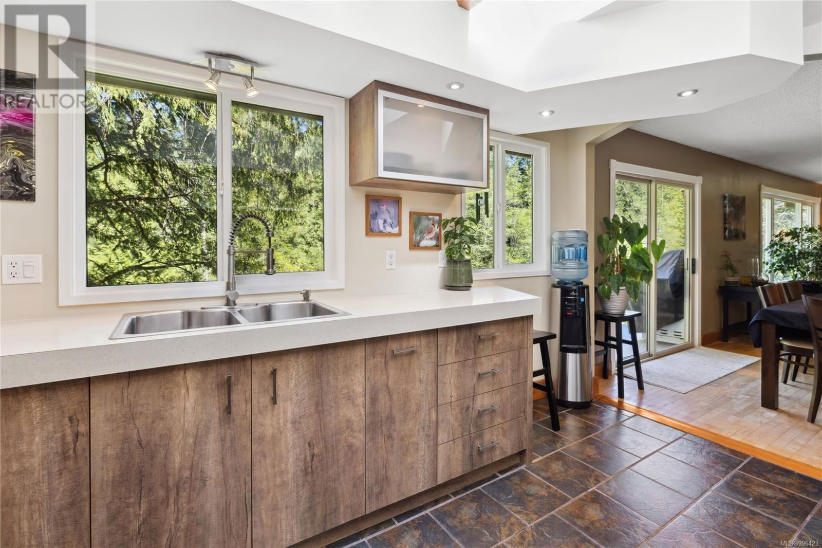 658 MARTINDALE ROAD Image 12