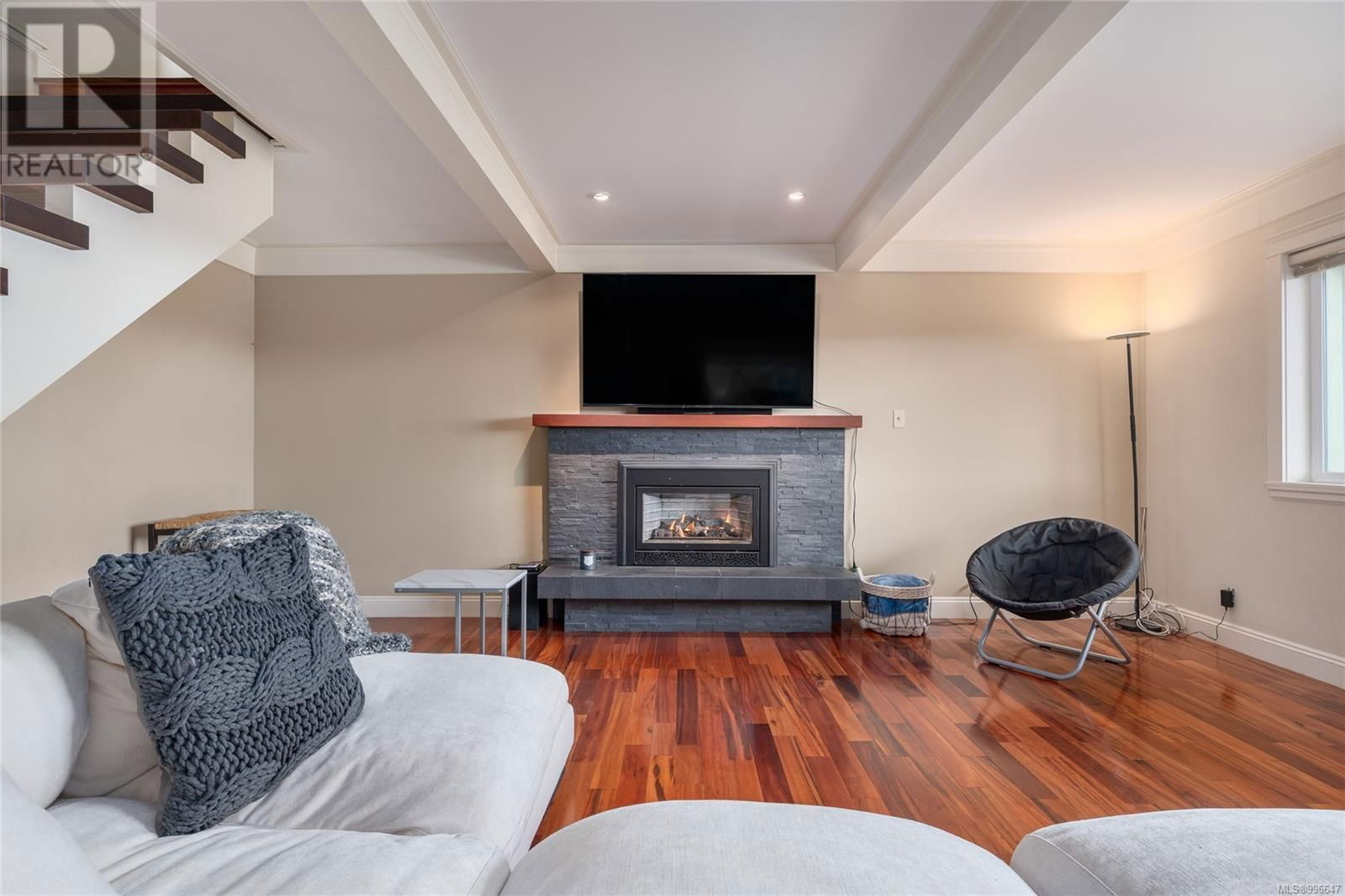 521 LARCH STREET Image 11