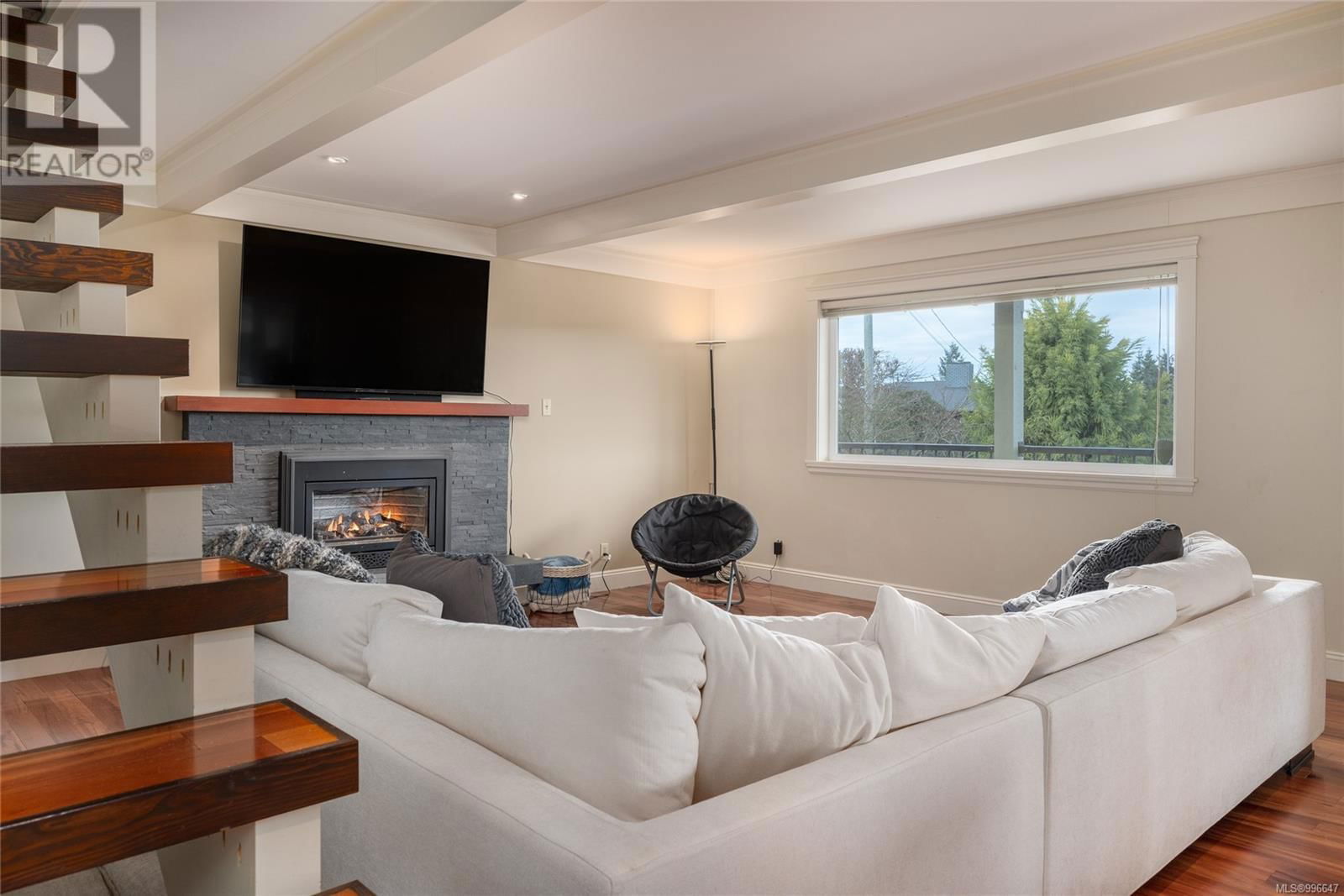 521 LARCH STREET Image 12