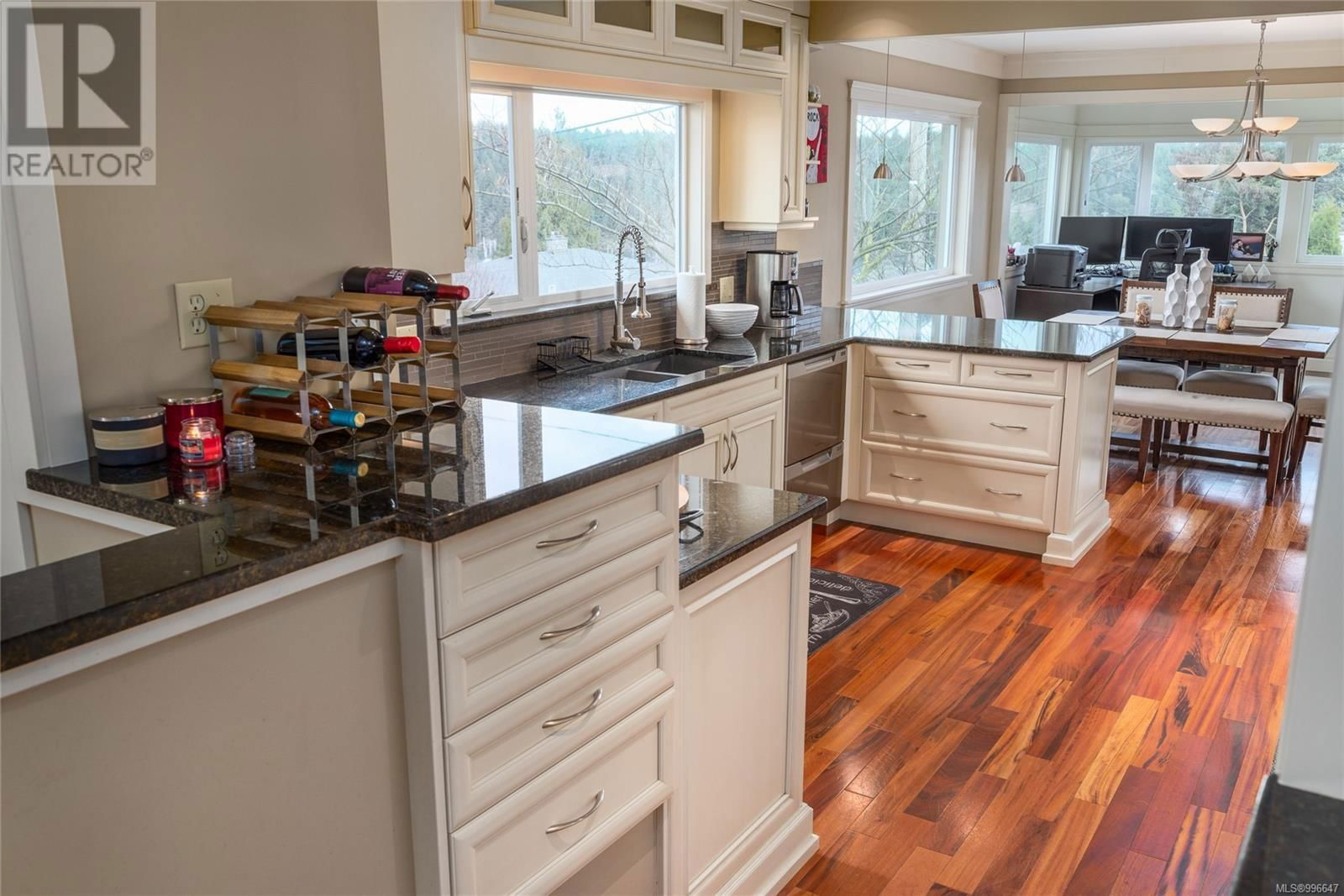 521 LARCH STREET Image 14