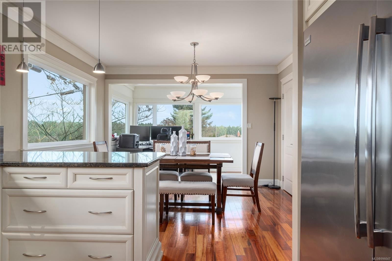 521 LARCH STREET Image 19
