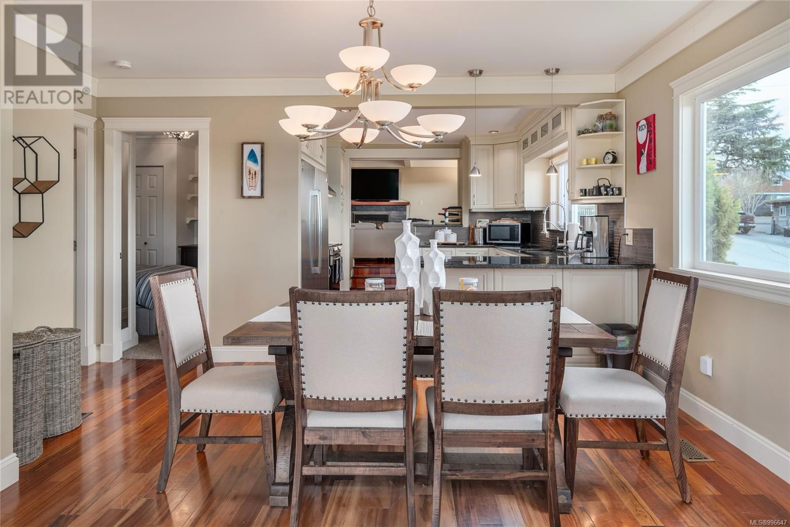 521 LARCH STREET Image 22