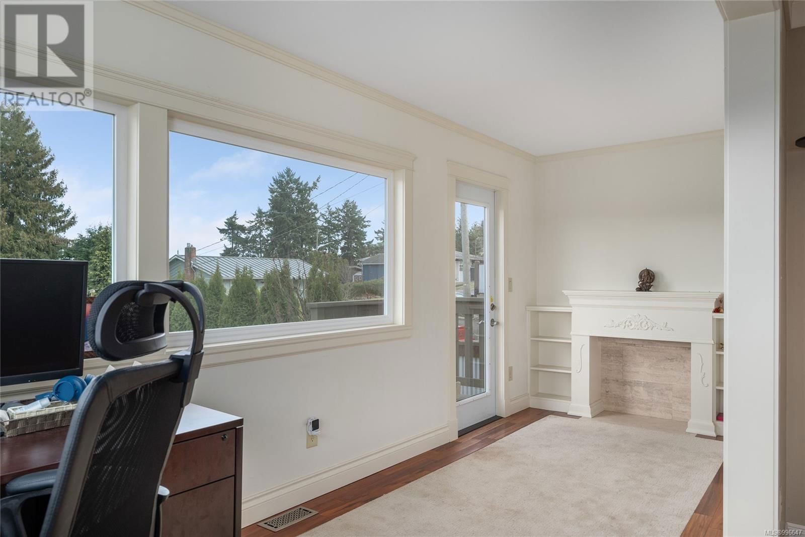 521 LARCH STREET Image 24