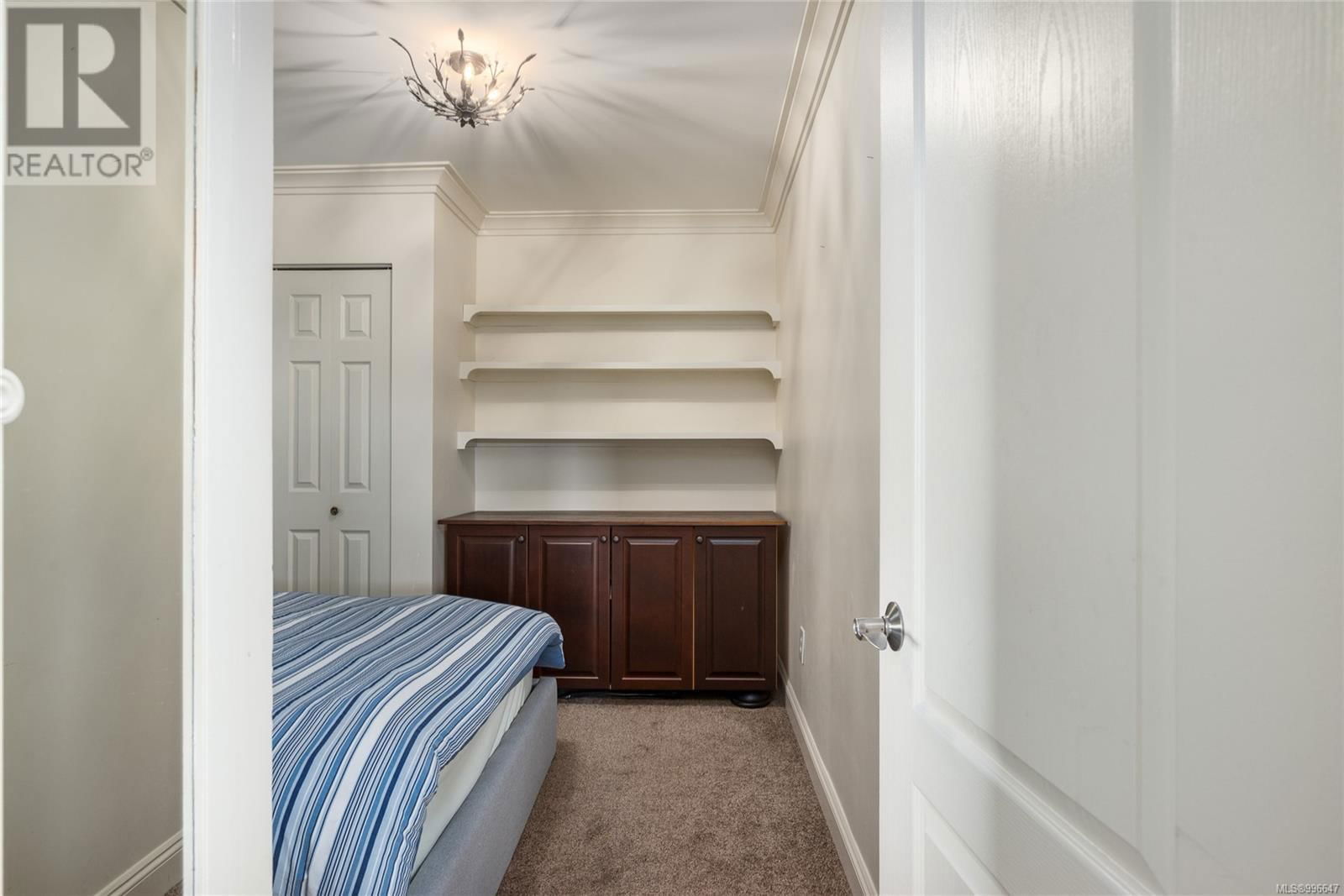 521 LARCH STREET Image 26