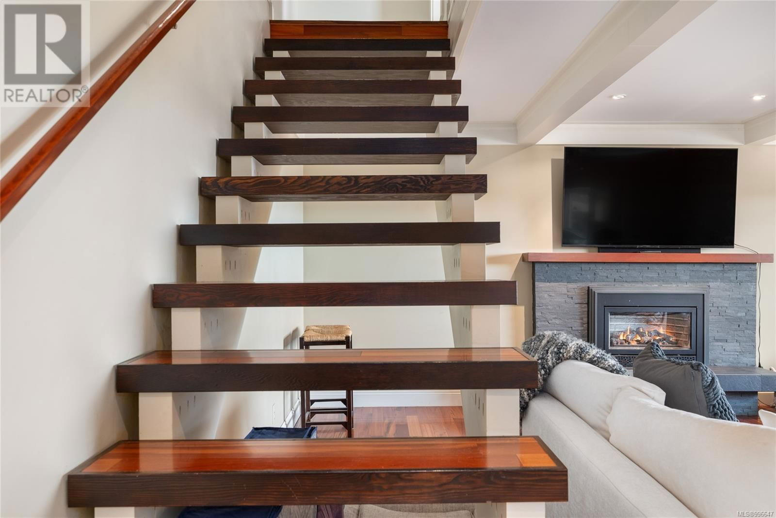 521 LARCH STREET Image 33