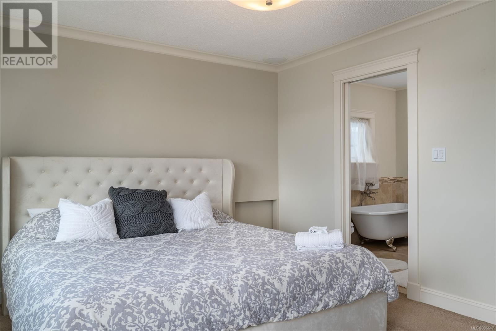521 LARCH STREET Image 36