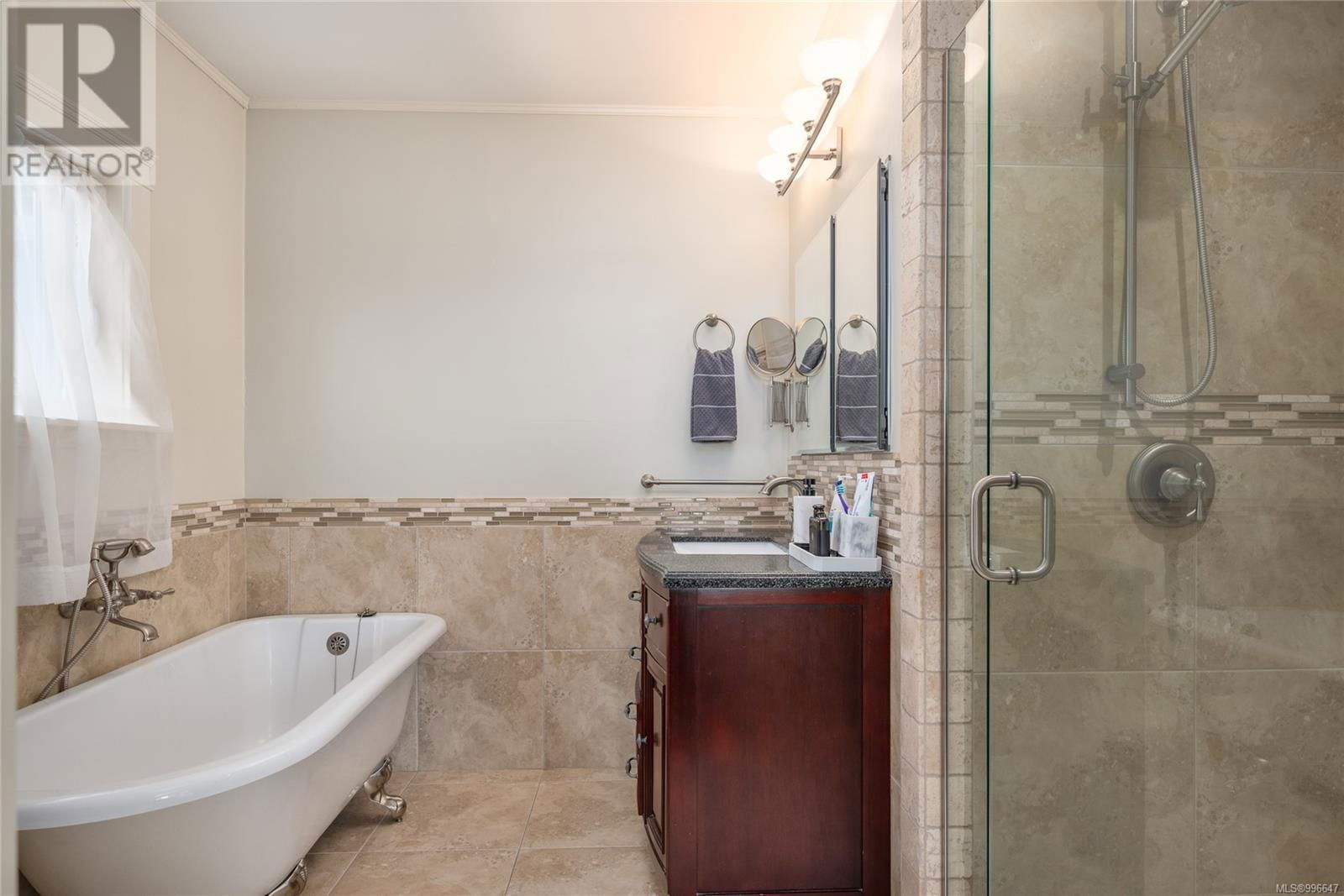 521 LARCH STREET Image 37