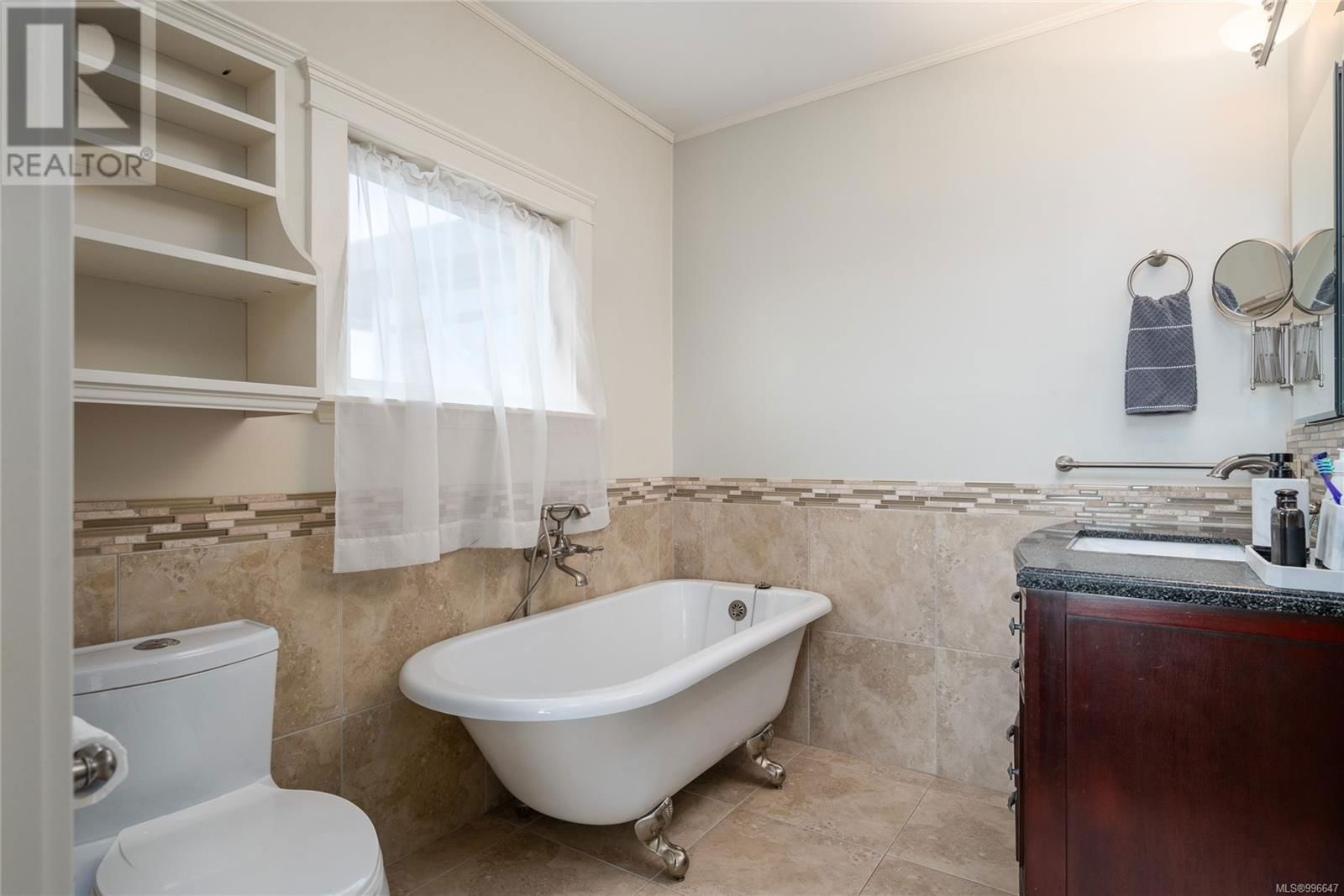 521 LARCH STREET Image 38