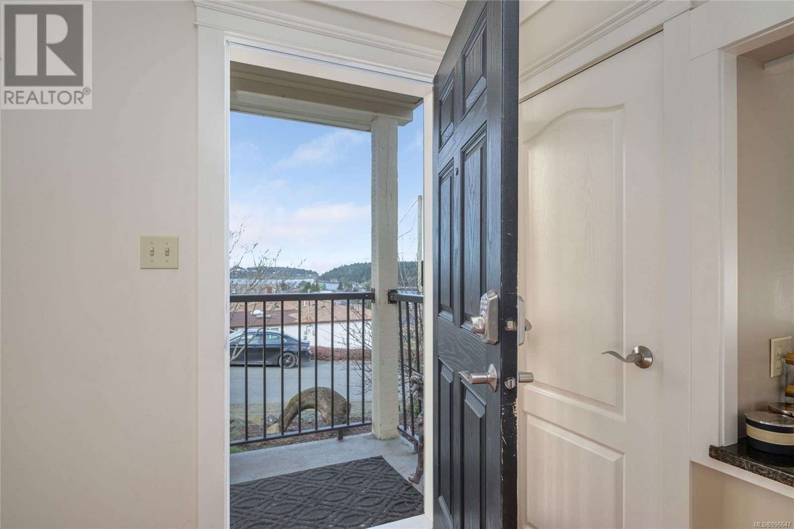 521 LARCH STREET Image 42
