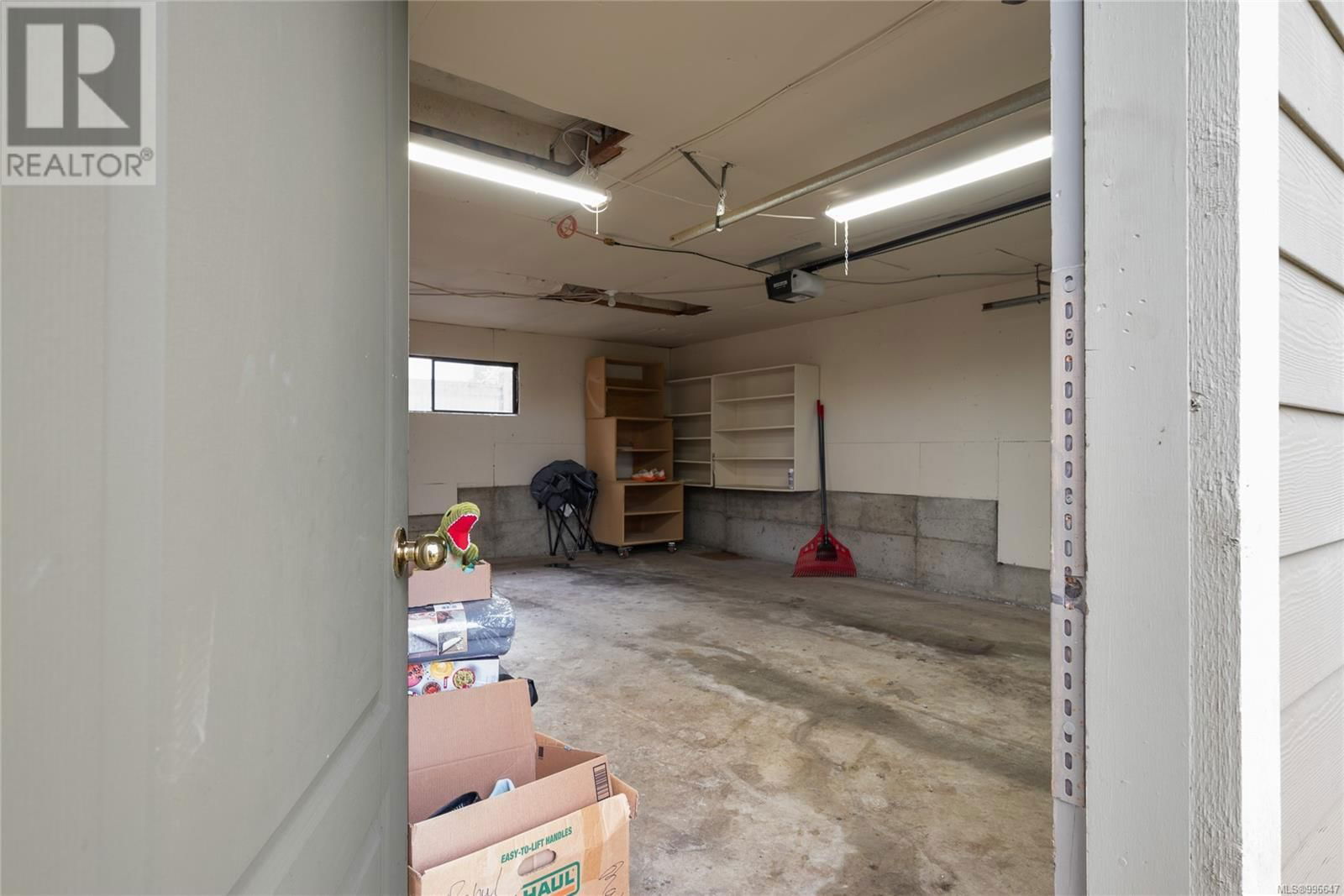 521 LARCH STREET Image 45