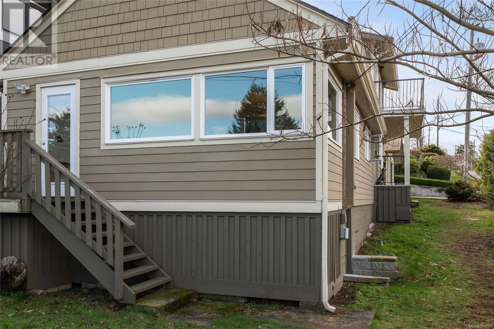 521 LARCH STREET Image 48