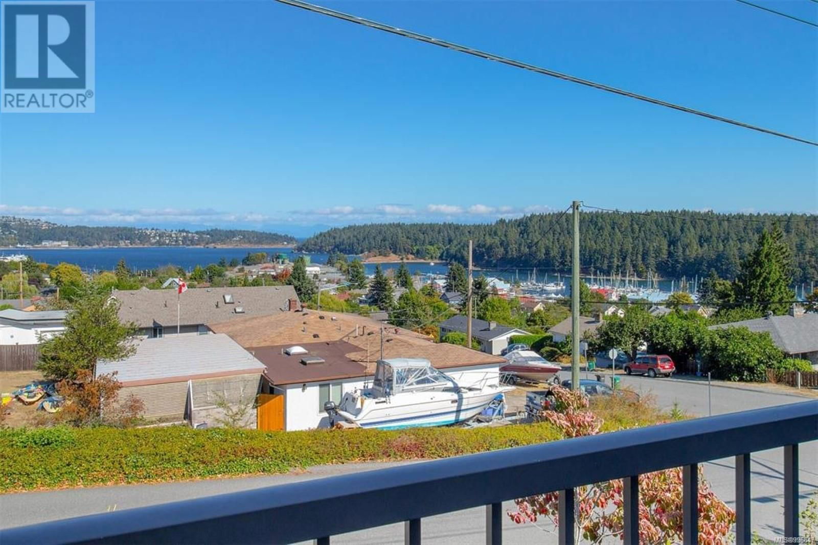 521 LARCH STREET Image 5
