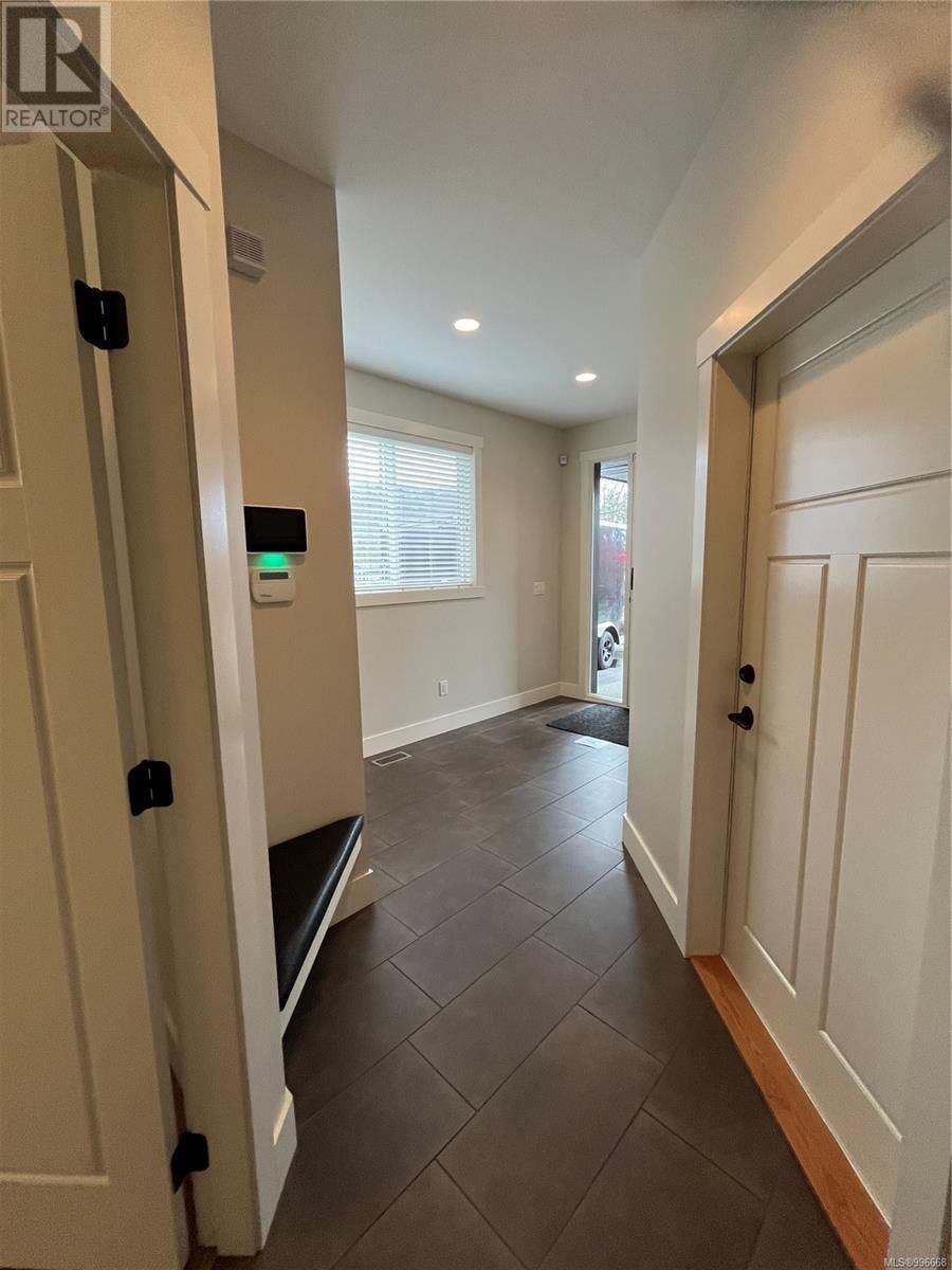3073 NEYLAND ROAD Image 2