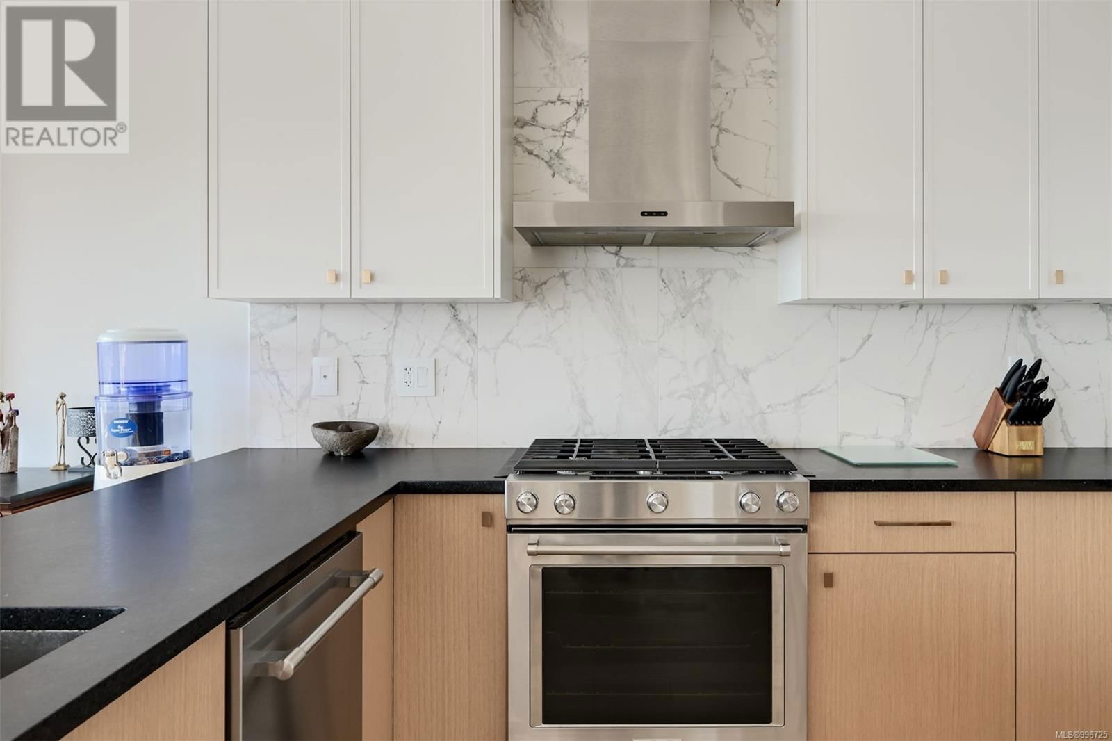 1122 OLIVINE MEWS Image 14