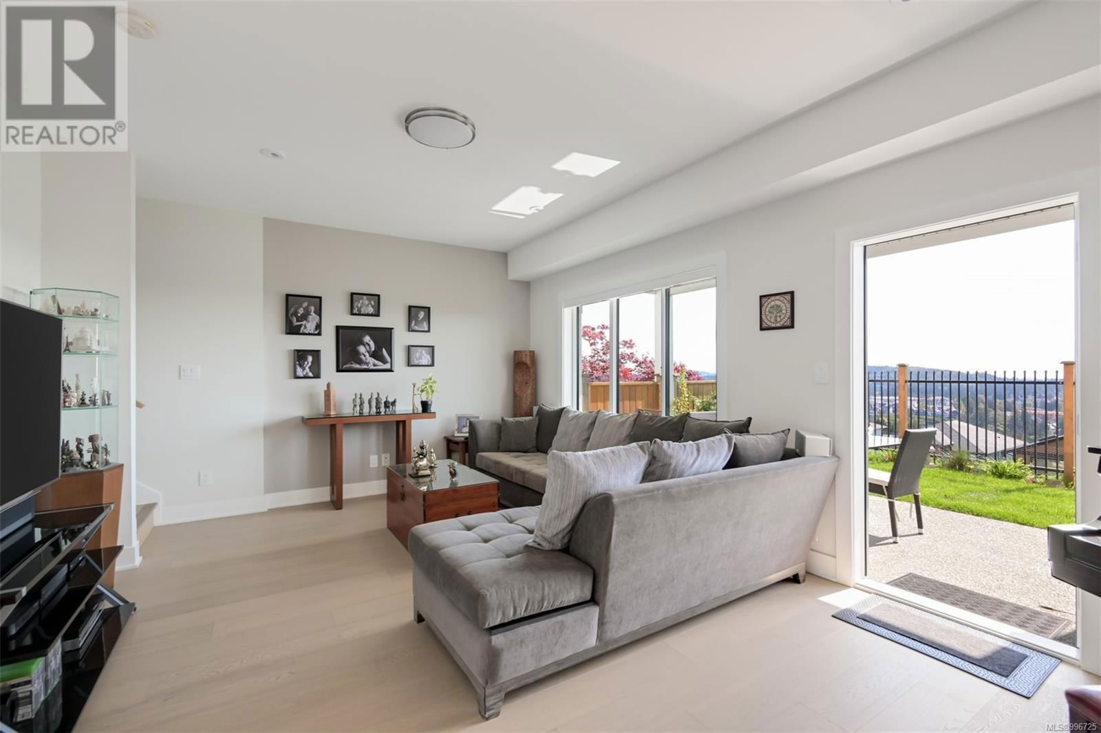1122 OLIVINE MEWS Image 38