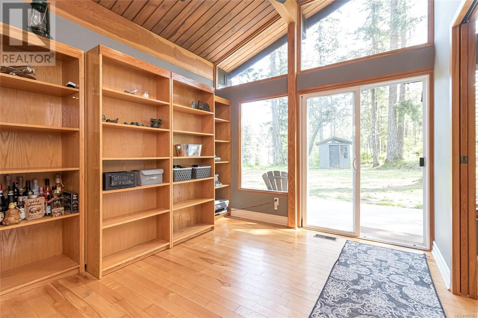 665 LATORIA ROAD Image 32