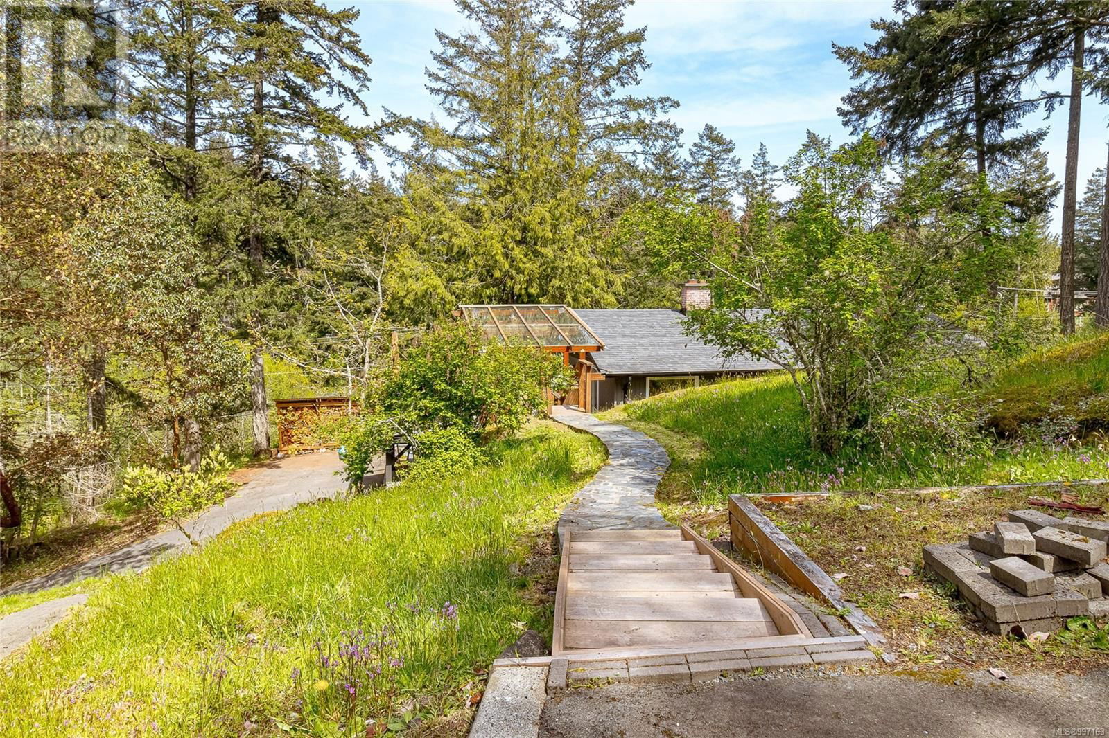 665 LATORIA ROAD Image 45