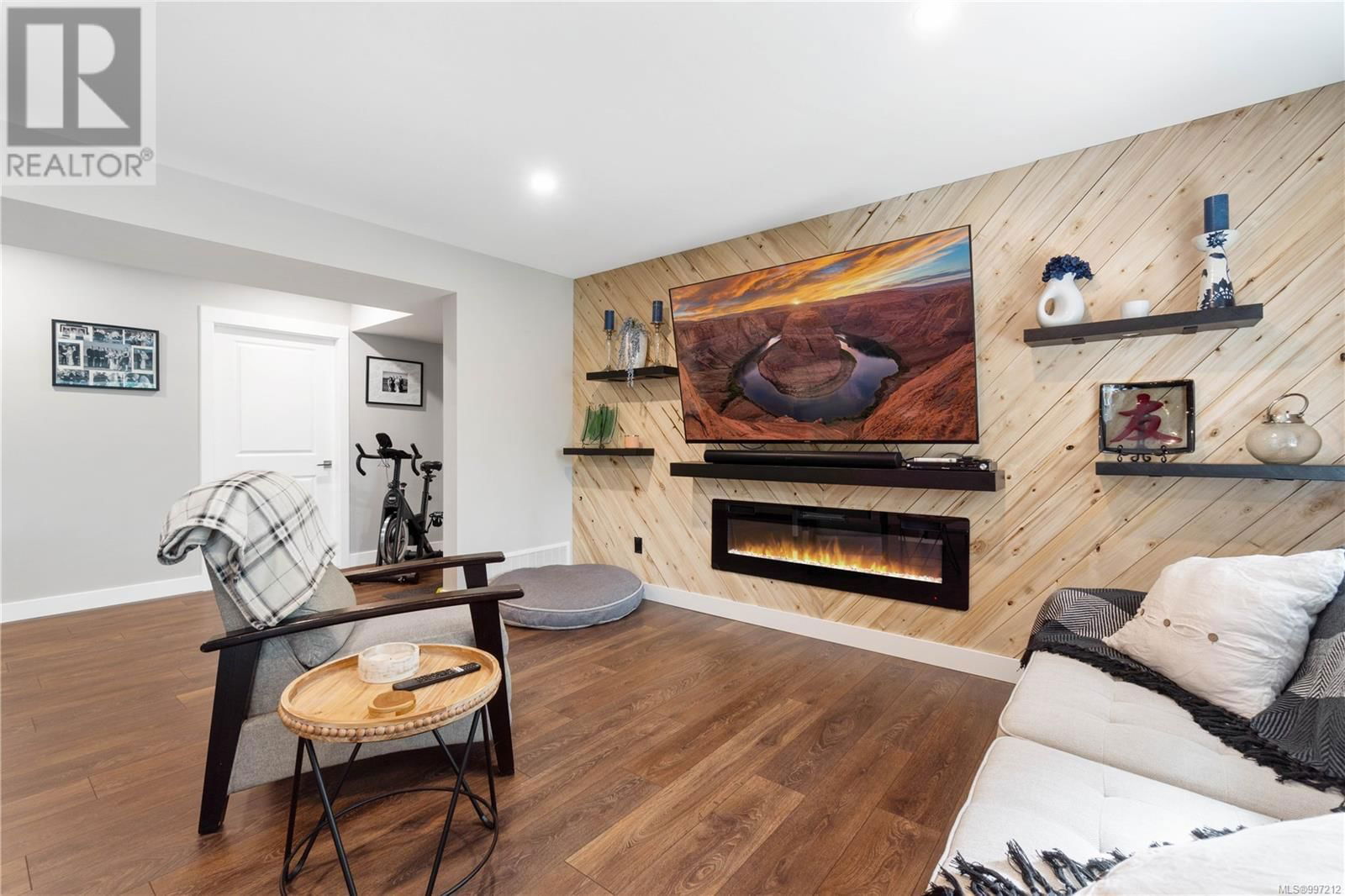 250 GOLDEN OAKS CRESCENT Image 15
