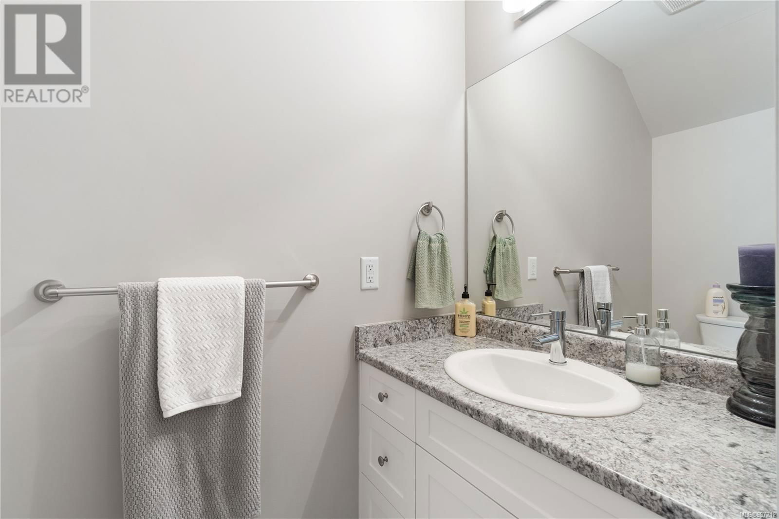 250 GOLDEN OAKS CRESCENT Image 16