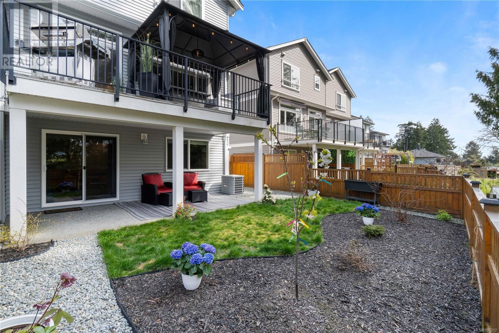 250 GOLDEN OAKS CRESCENT Image 27