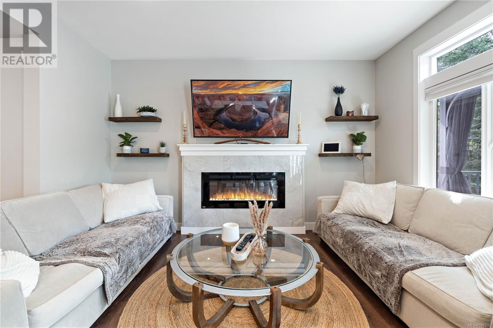250 GOLDEN OAKS CRESCENT Image 3