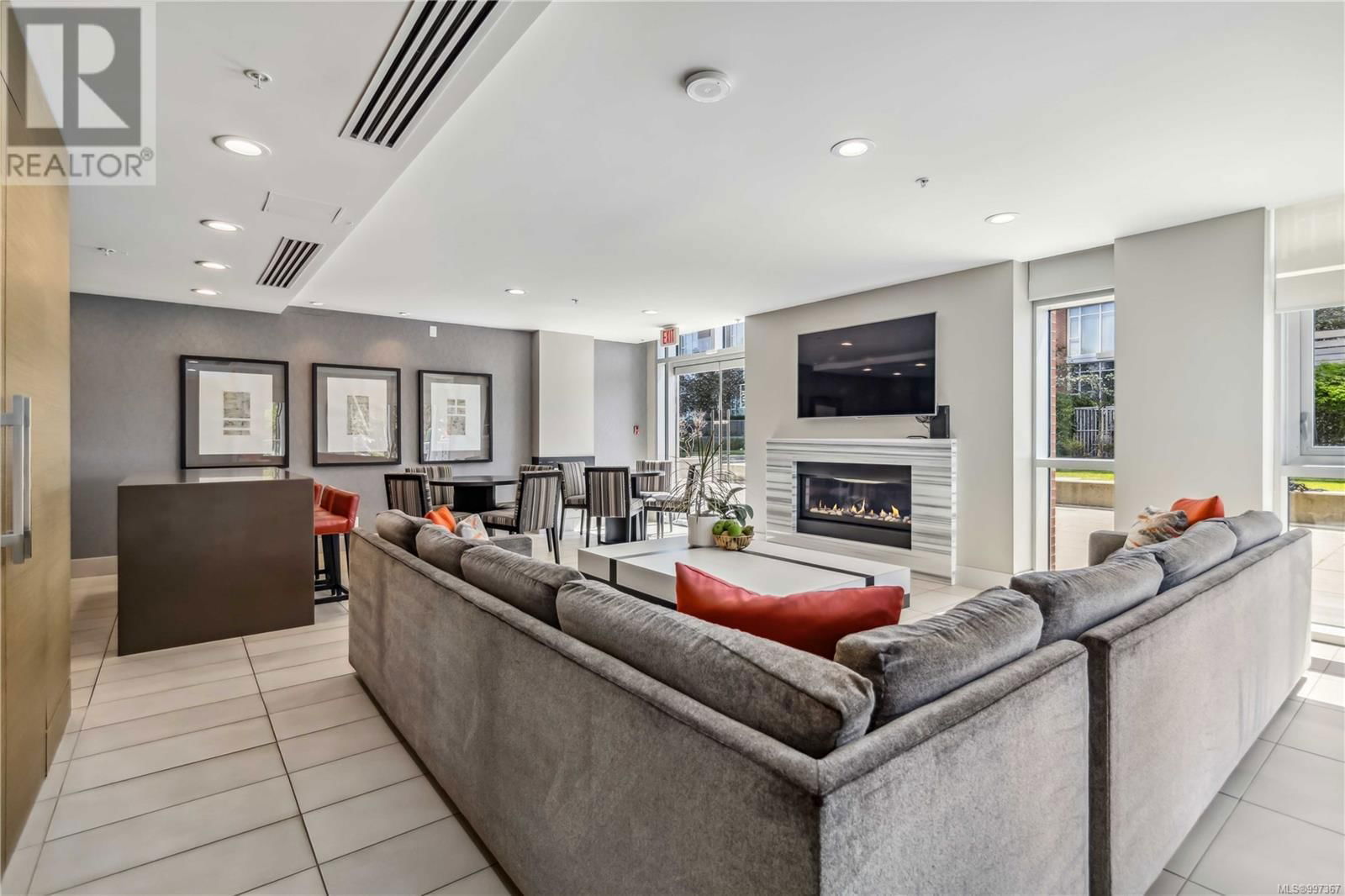 401 - 83 SAGHALIE ROAD Image 11