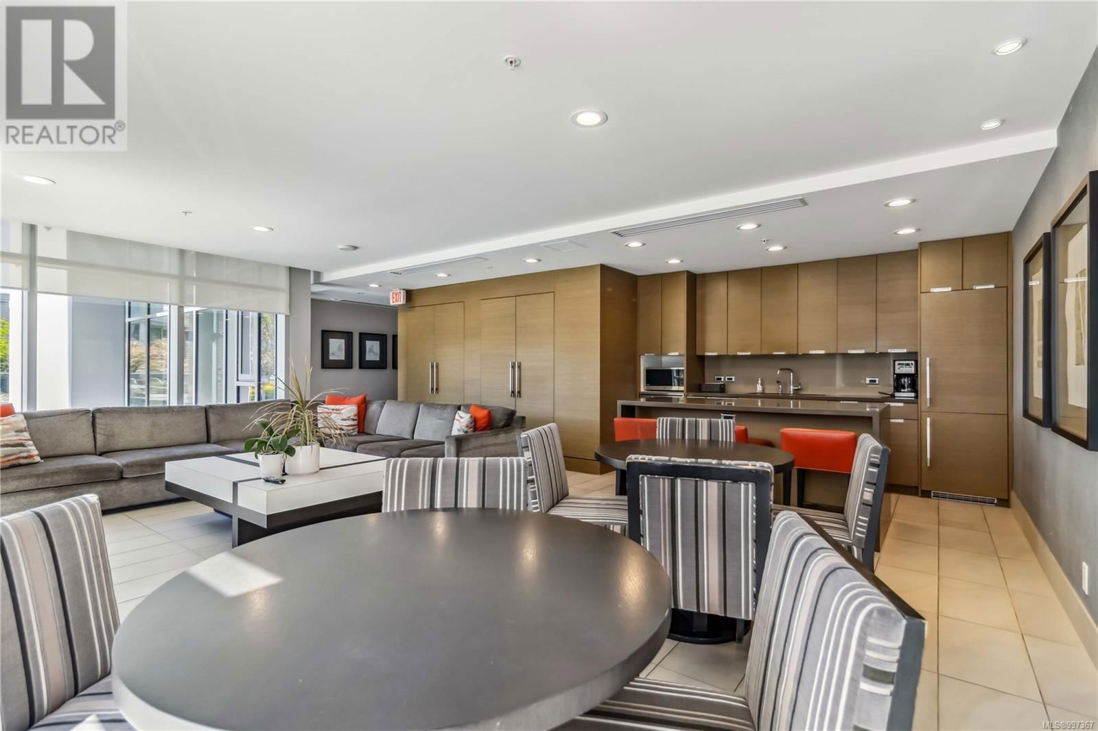 401 - 83 SAGHALIE ROAD Image 12
