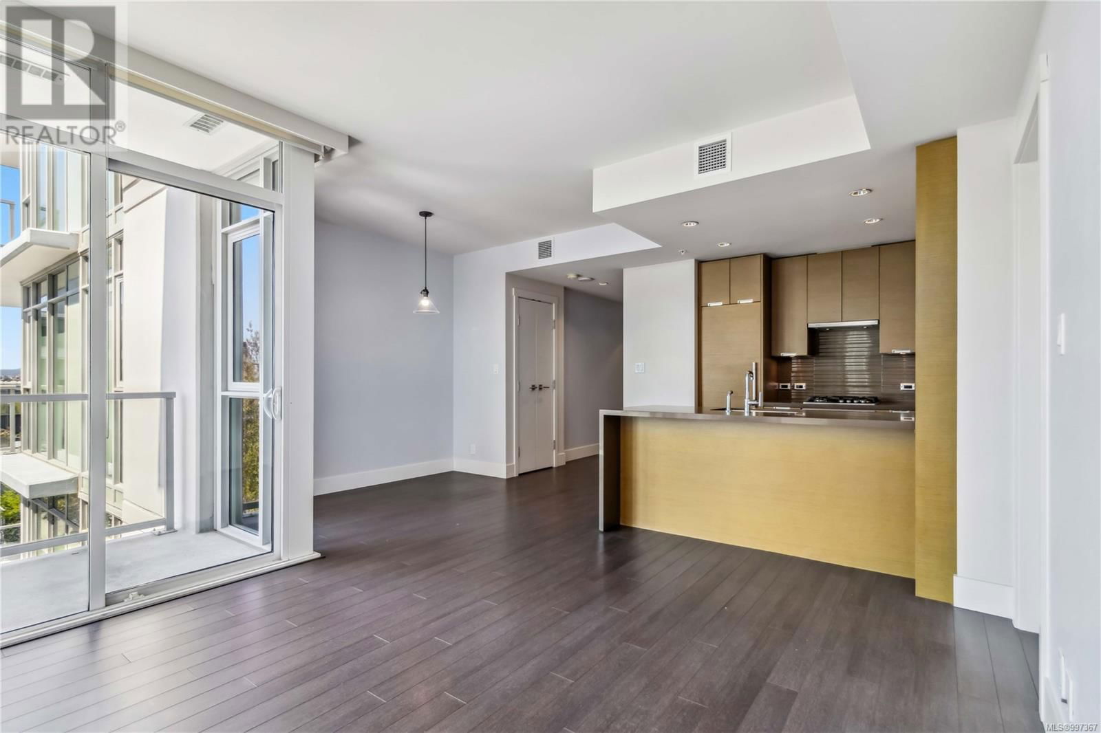 401 - 83 SAGHALIE ROAD Image 17