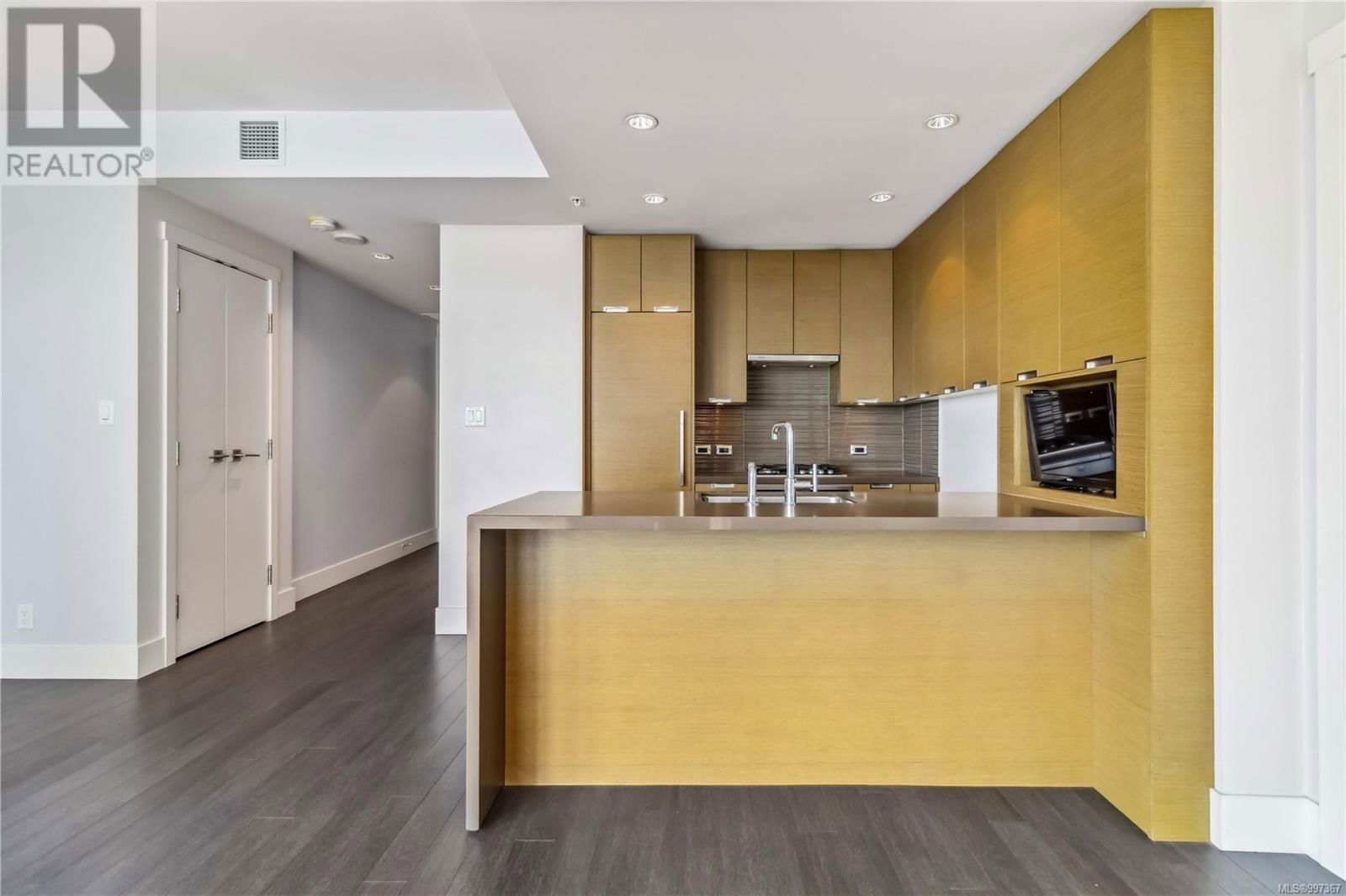 401 - 83 SAGHALIE ROAD Image 19
