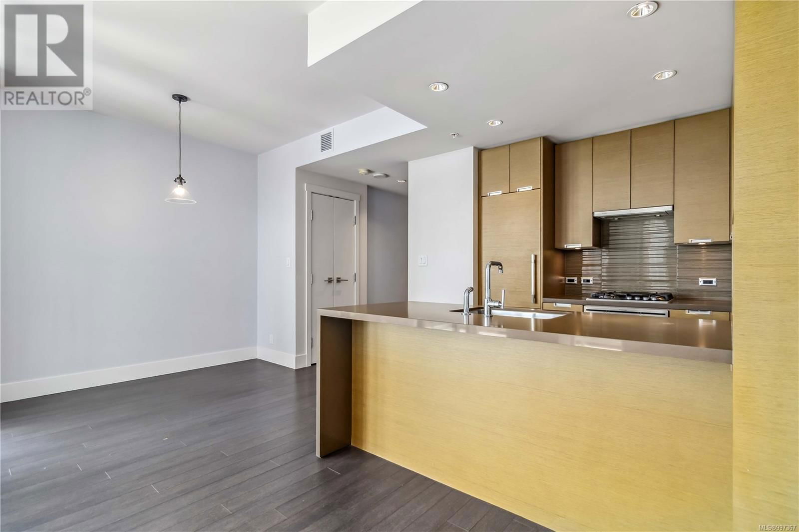401 - 83 SAGHALIE ROAD Image 20
