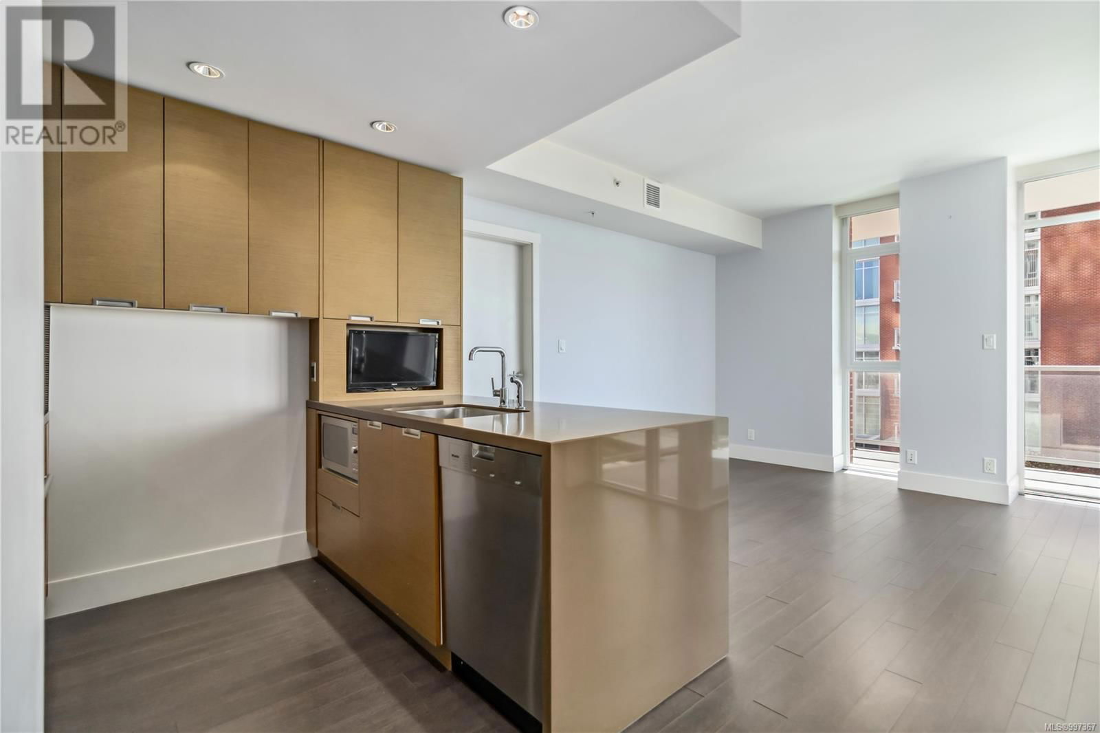 401 - 83 SAGHALIE ROAD Image 23