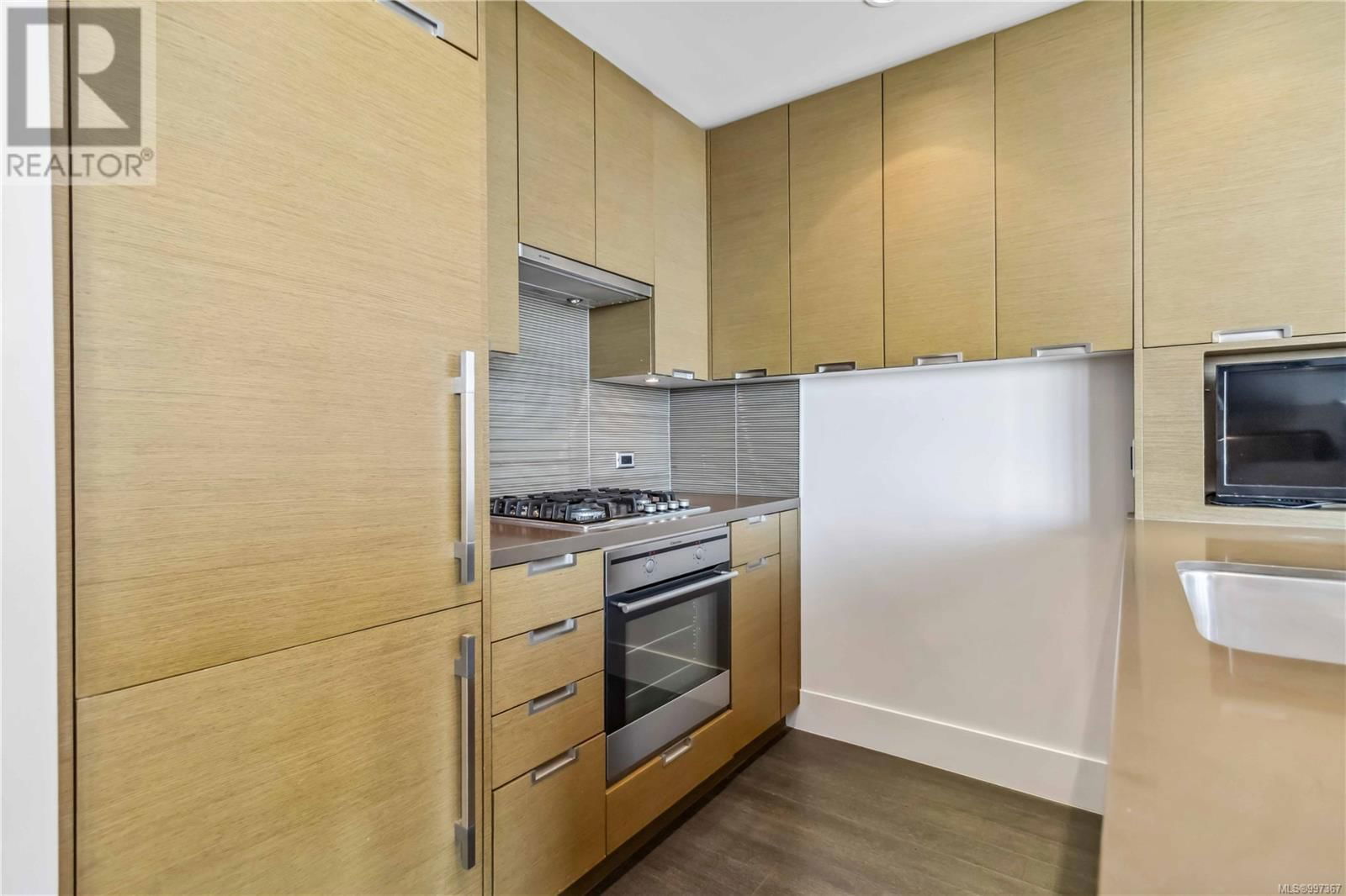 401 - 83 SAGHALIE ROAD Image 24