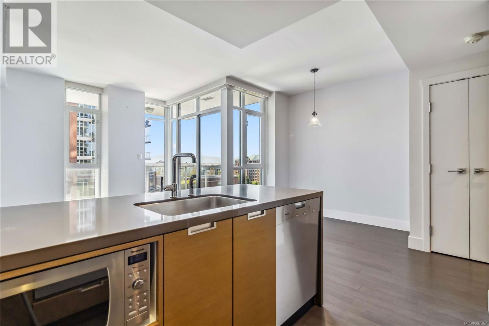 401 - 83 SAGHALIE ROAD Image 25