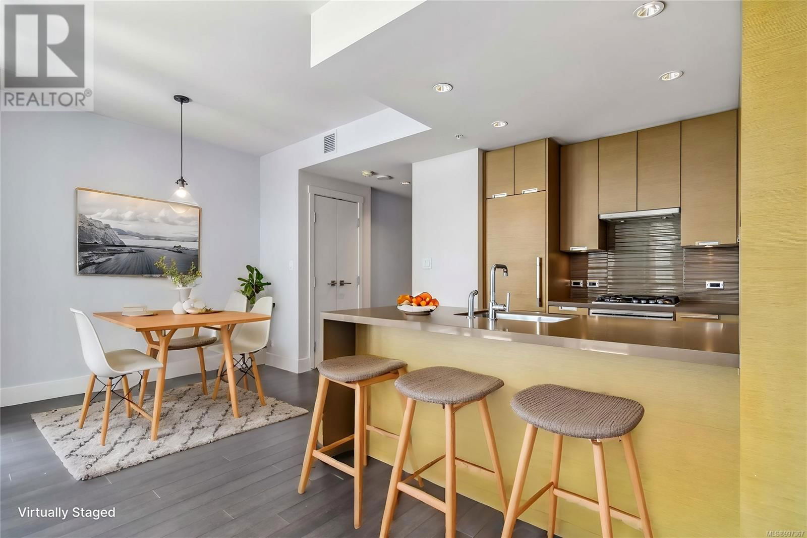 401 - 83 SAGHALIE ROAD Image 3